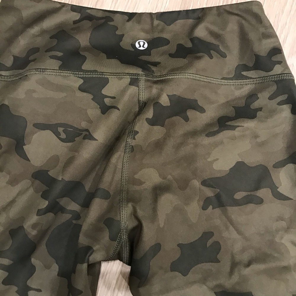 Lululemon camouflage 3/4 capri pants